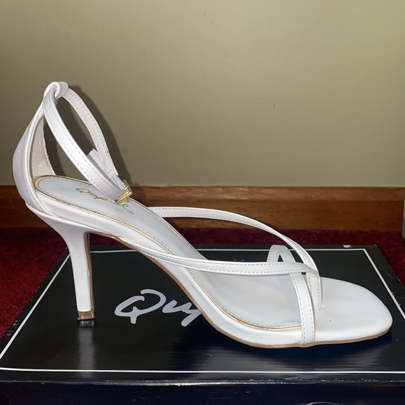Qupid White Strappy Heel Sz: 7.5 - Picture 5 of 7